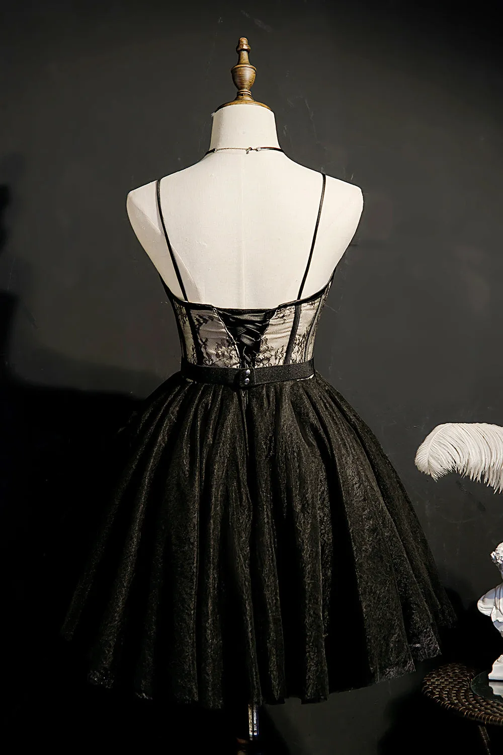 Chic Black Lace Spaghetti Straps Tulle Short Homecoming Dresses