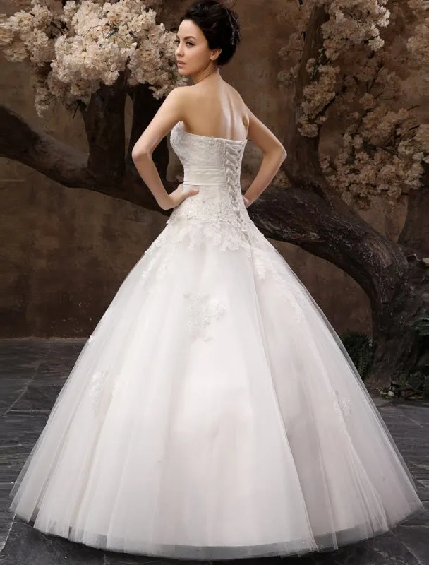 Floor-Length White Bridal Ball Gown Wedding Gown With Sweetheart Neck Applique