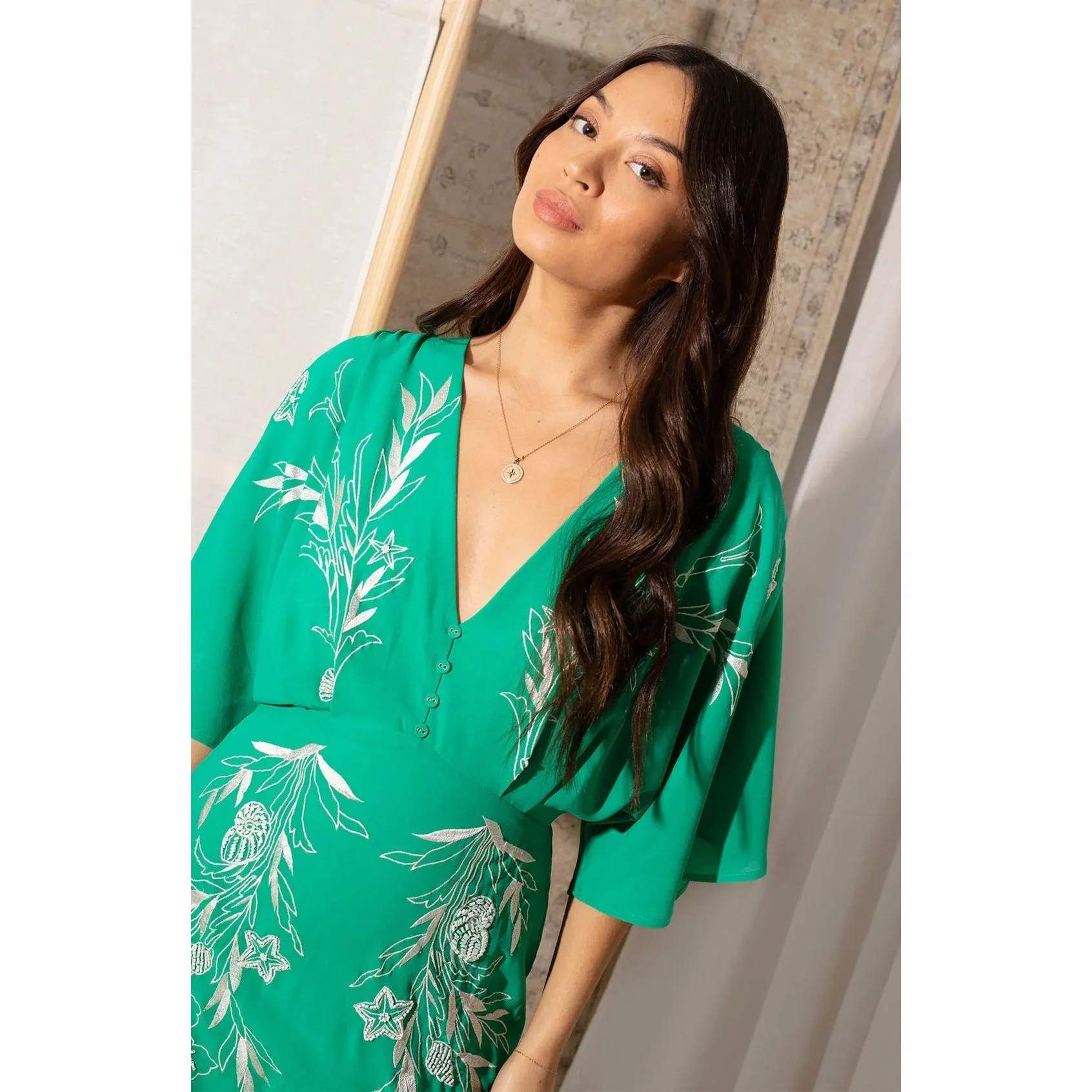 Hope & Ivy Green & White Plunge V Neck Flutter Sleeve Embroidered Midi Dress