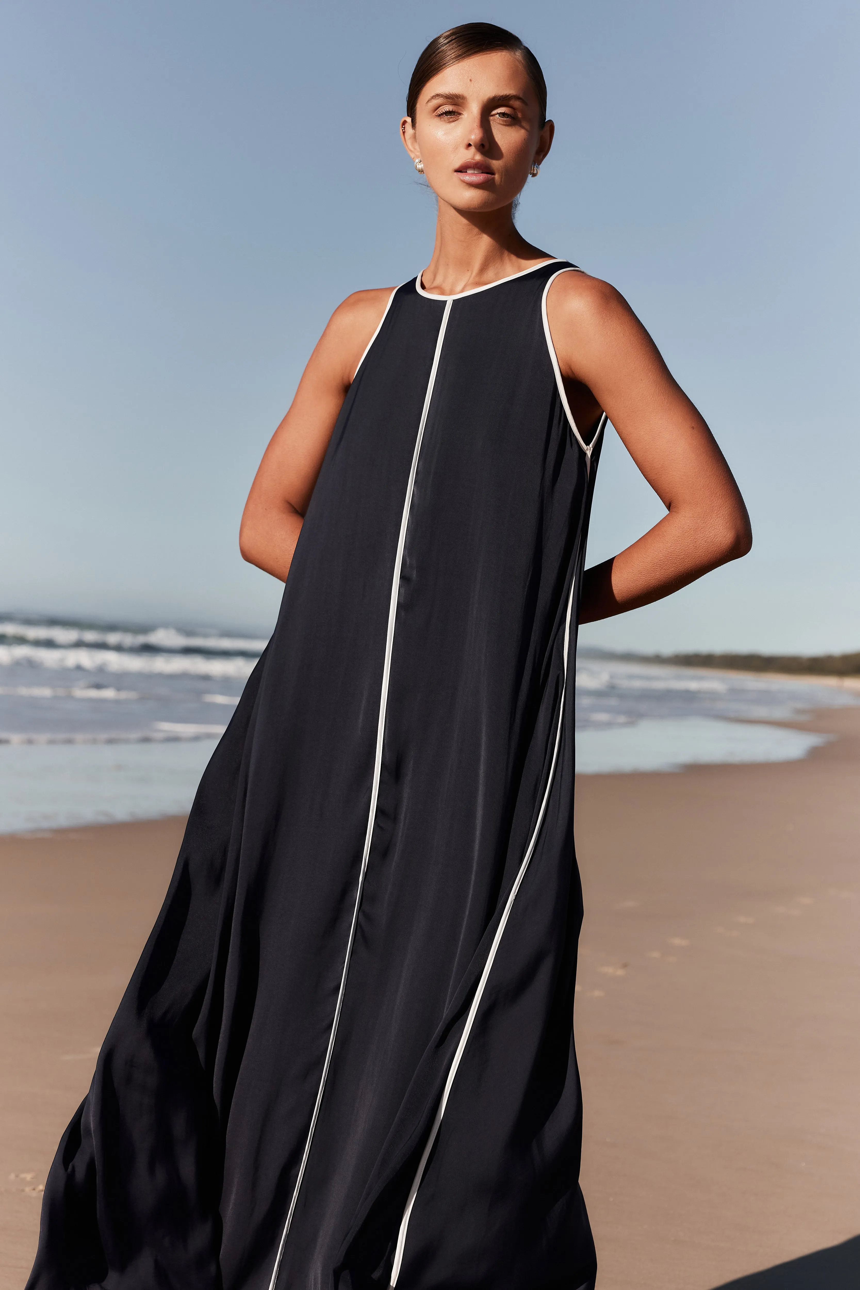 Elegant Navy Palos Maxi Dress - Flowing & Stylish Summer Fashion